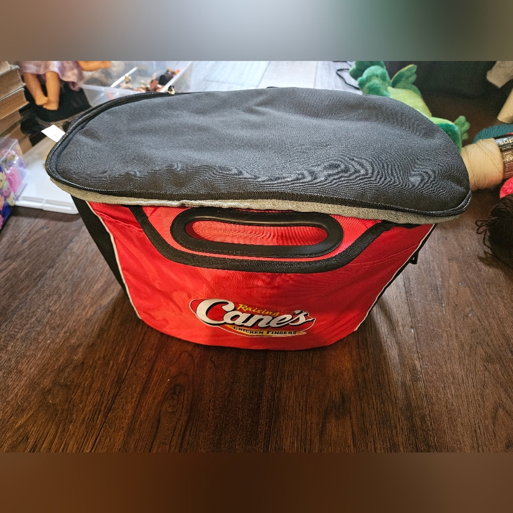 Cane's INSULATED TOTE BAG Food Hot Chicken Delivery w/ Red Keychain Almost New. 